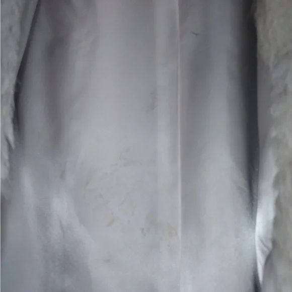 SAGA FOX Elegant White Fur Coat size L pre owned Exellent condition